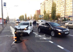 В Ростове на проспекте Космонавтов  столкнулись четыре автомобиля
