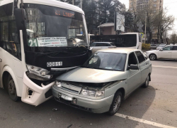 В Ростове в ДТП с маршруткой пострадали четыре человека 