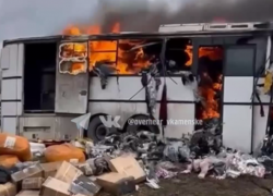 На М-4 "Дон" из-за горящего автобуса  образовалась огромная пробка в сторону Ростова