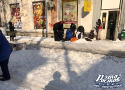 В Ростове мужчина упал с крыши 5-этажного дома