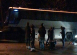 Вышедшего из автобуса в неположенном месте мужчину сбила машина в Ростовской области 
