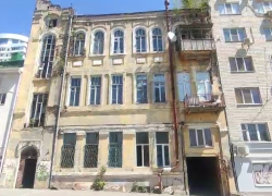 В Ростове активисты организовали защиту аварийного Дома Красса против мародеров