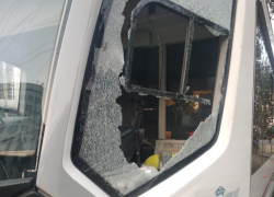 В Ростове новый трамвай забросали камнями