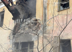 Аварийный дом на Ларина в Ростове начали сносить 