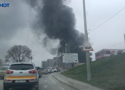 В Ростове загорелось здание погрануправления ФСБ по региону