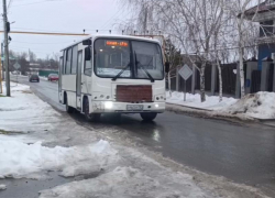 Автобус застрял из-за гололеда в древней казачьей станице