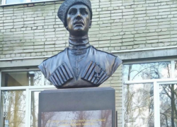В Ростове коммунисты потребовали снести памятник белому офицеру Петру Врангелю