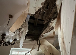 В Ростове на Погодина обрушился потолок в жилом доме 