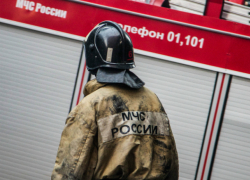 Жильцов многоэтажки в Ростове экстренно эвакуировали из-за пожара