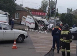 Несколько человек пострадали в ДТП с машиной скорой помощи в Ростове 