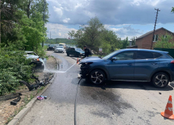 Российская легковушка и иномарка попали в лобовое ДТП в Ростове