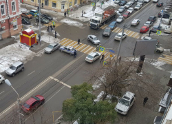 Перекрытая дорога в центре Ростова обрастает слухами
