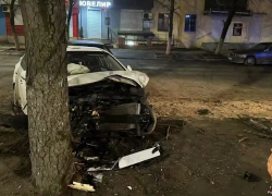 В Ростове 15-летний подросток взял машину покататься и устроил ДТП в котором сам и пострадал