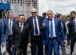 В Ростове стройплощадку школы в «Левобережье» посетил министр строительства и ЖКХ РФ Ирек Файзуллин