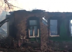 Страшные руины выгоревшего квартала в центре Ростова сняли на видео