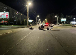 В Ростове два 16-летних подростка на мопеде пострадали в аварии с иномаркой