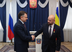 Государственные и областные награды вручил губернатор заслуженным жителям Ростовской области