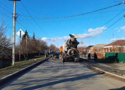 Трое маленьких детей и двое взрослых попали в больницу после ДТП с КАМАЗом под Ростовом