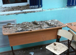 Ученики выбирались из-под рухнувшего потолка в школе Ростова