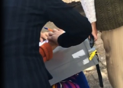 В Цимлянском районе члены УИК пытались запретить представителю «Справедливой России» сопровождать переносную урну 