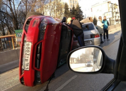 Погоня за пьяным водителем BMW в Ростове обернулась зрелищным боевиком с перевернутой машиной 