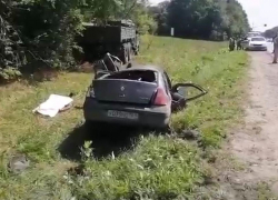 В Ростовской области в ДТП с легковушкой и военным грузовиком погиб мужчина