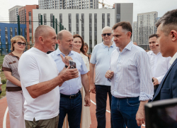 В Ростове школу в «Левобережье» посетил врио губернатора Ростовской области Юрий Слюсарь