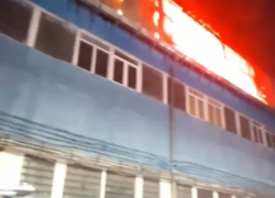 Площадь пожара на Привокзальной в Ростове выросла до 1600 квадратных метров