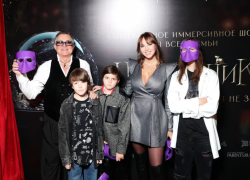 Полина и Дмитрий Дибровы покупают квартиру для 15-летнего сына с видом на Москва-реку