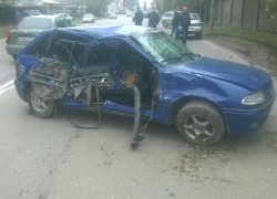 Молодая пассажирка такси «Везет» пострадала в жутком ДТП с внедорожником под Ростовом