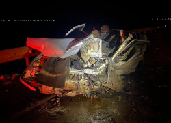 Водитель погиб при лобовом столкновении легковушек в Ростовской области