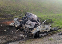 Два человека погибли в загоревшейся после ДТП легковушке на Северном обходе Ростова