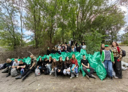 Кумженскую рощу очистили от мусора во время осеннего субботника