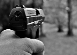 Вооруженный пистолетом дончанин напал на 12-летнего подростка