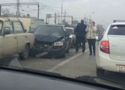 Машина ДПС повернула через сплошную и спровоцировала массовую аварию в Ростове 