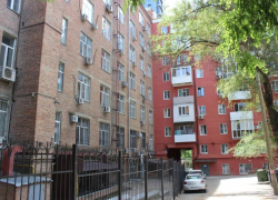 В Ростове продают с торгов восьмиэтажное здание бывшего проектного института 