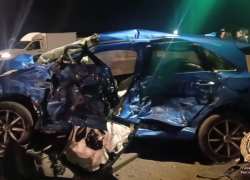 Под Ростовом женщина-водитель легковушки погибла в ДТП с рейсовым автобусом