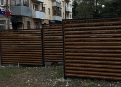 В центре Ростова вандалы «разобрали» новые контейнерные площадки