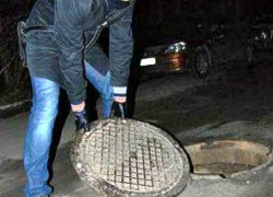 «Сообразили на троих»: украденную крышку люка сдали в металлолом находчивые ростовчане