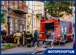 Обрушилась крыша и перекрытия: покажем, как пожарные потушили крупное возгорание в центре Ростова