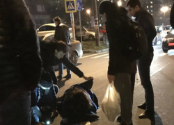 Засмотревшийся в телефон водитель «Нивы» сбил девушку в наушниках на «зебре» в Ростове