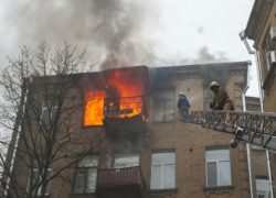 Мужчина сгорел заживо при пожаре в пятиэтажном жилом доме в Ростовской области