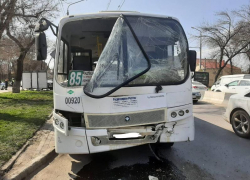 В Ростове-на-Дону четыре человека пострадали при столкновении двух автобусов
