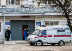 Владельцев автомобилей искорежило в тройном ДТП в Ростовской области