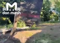 В Ростове фура упала в реку в районе Зеленого острова