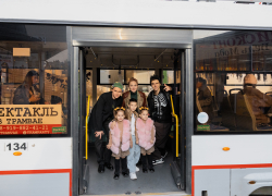 Ростовчанам предложили встретить Новый год прямо в трамвае