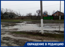 «После дождя здесь настоящее месиво»: жители хутора Калинин пожаловались на непроходимые дороги