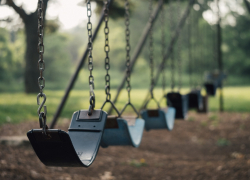 В Ростовской области мужчина приставал к детям на детской площадке 