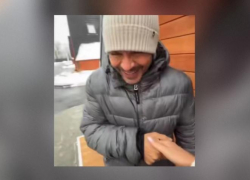 «Вот так родина встречает» – Павел Деревянко с женой пожаловались на обледеневшие улицы Таганрога