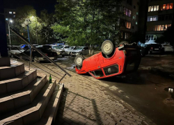 В Ростовской области мужчина угнал «Ниву» и перевернулся на ней после аварии